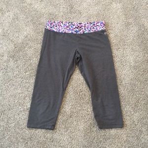 Capri yoga pants.
